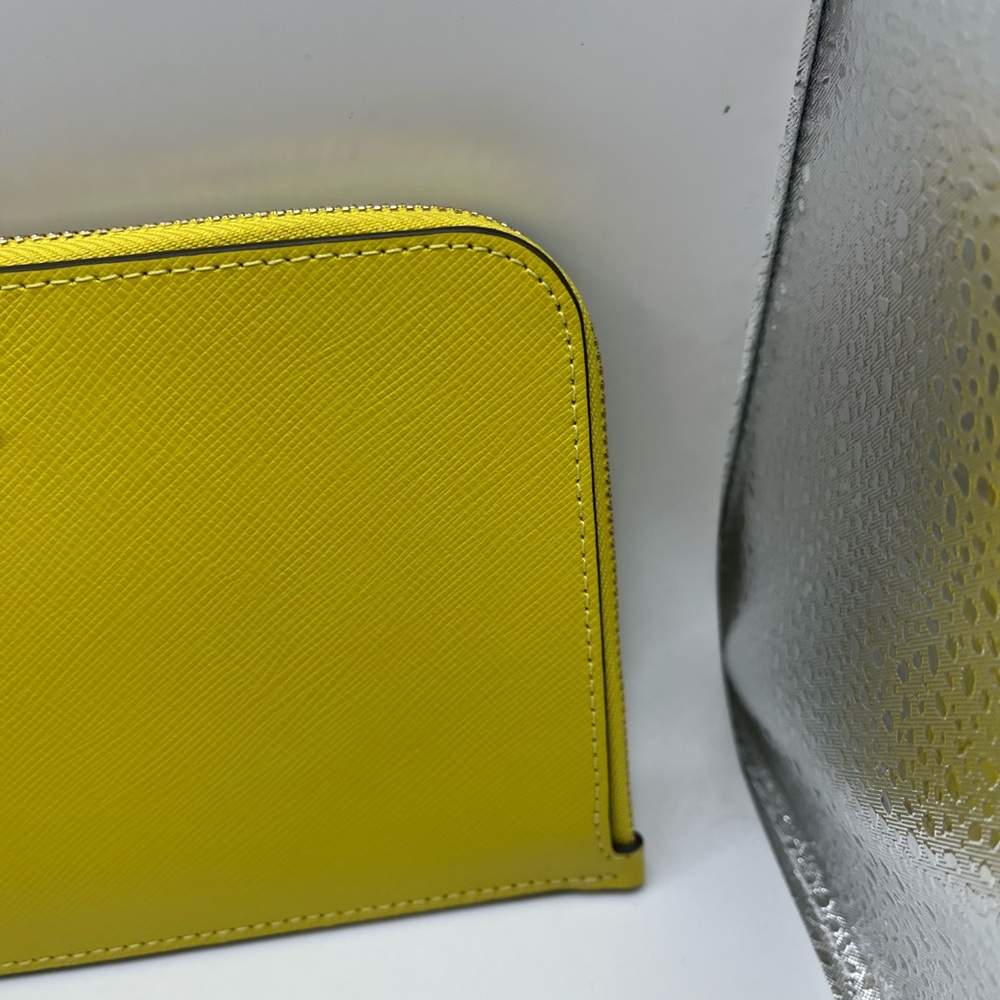 Kate Spade Lucy Medium L-Zip Saffiano Leather Wristlet in Lime Slice KD546 $139 - Picture 4 of 9